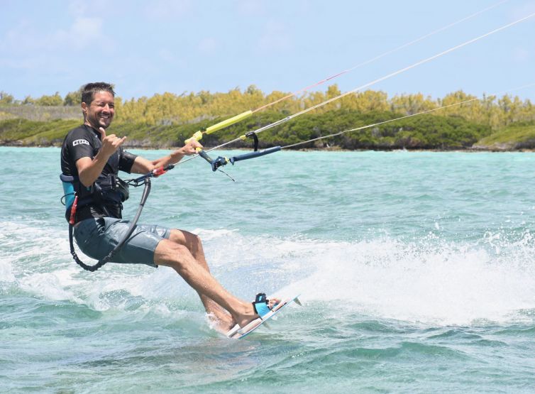 Kitesurfing with Bobo Freeriding School