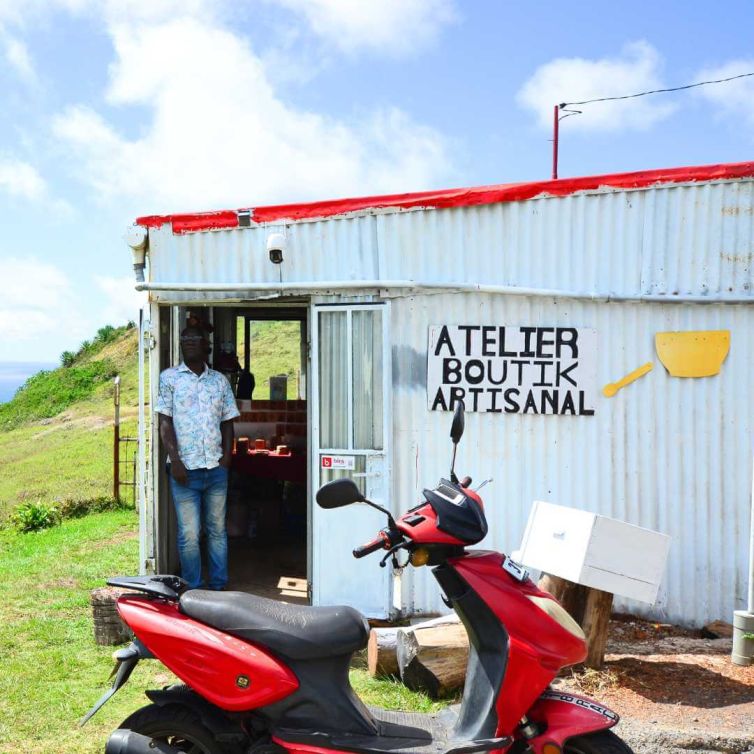 Atelier Boutik Artisanal workshop in Rodrigues withMr. Hortense at its doorstep
