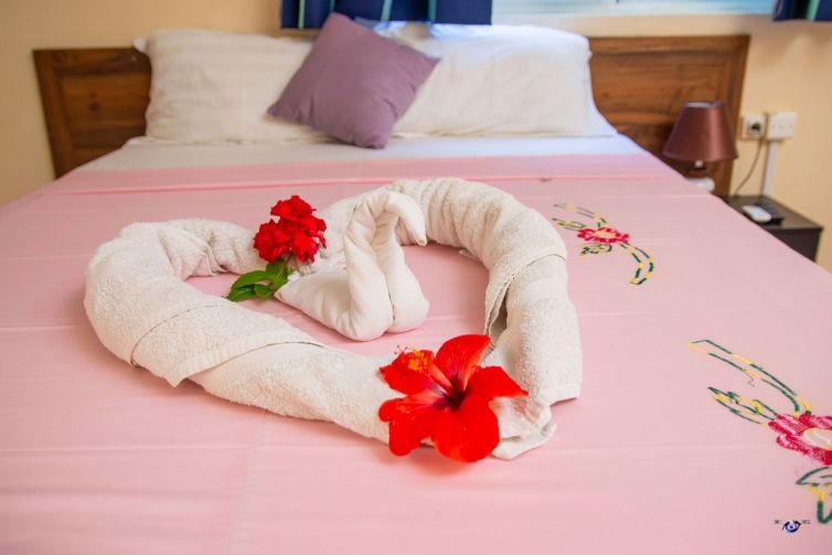 Chez Jenny's bed deco