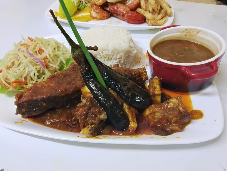 Local-curry-at-La-Terasse-Verte