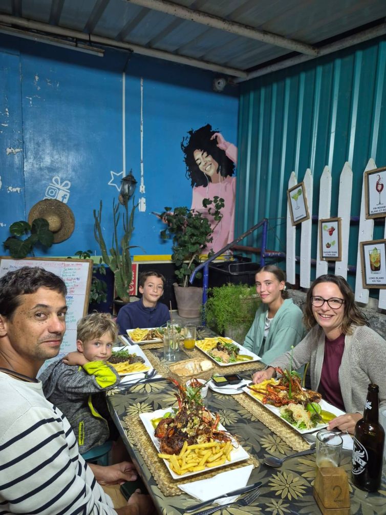 Visitors-at-La-Terasse-Verte-Rodrigues