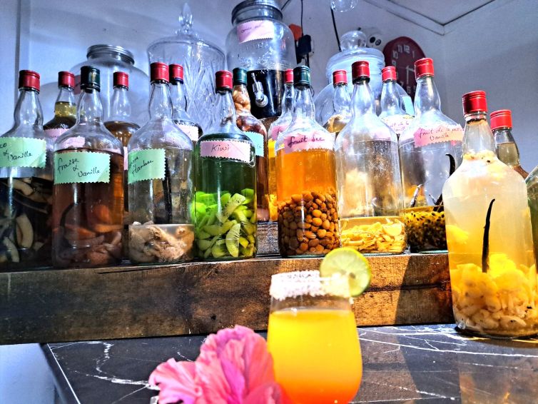 local-drinks-at-La-Terasse-Verte
